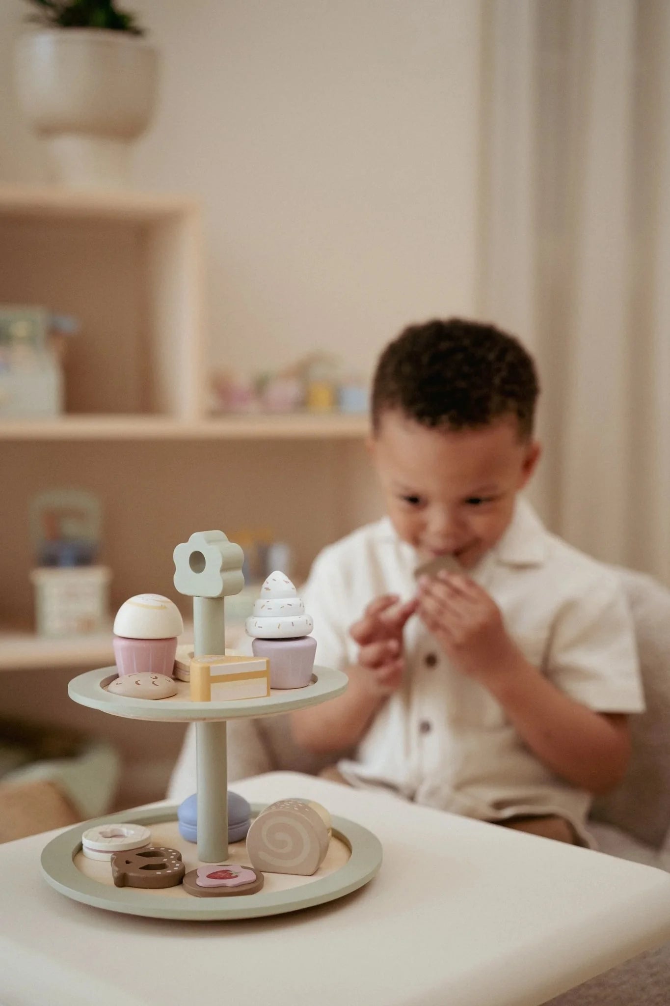 Little Dutch Cake Stand