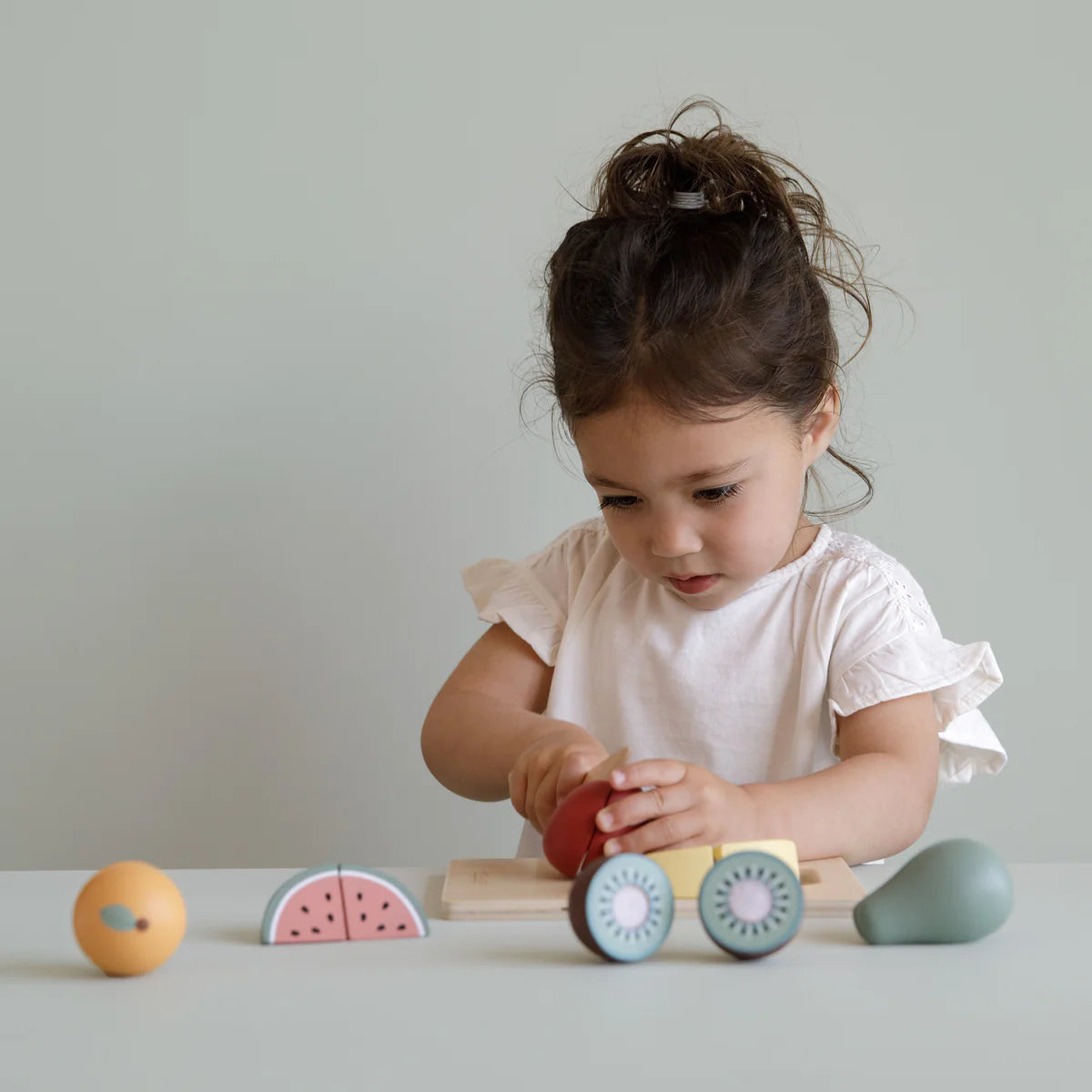 Little Dutch Cutting Fruit