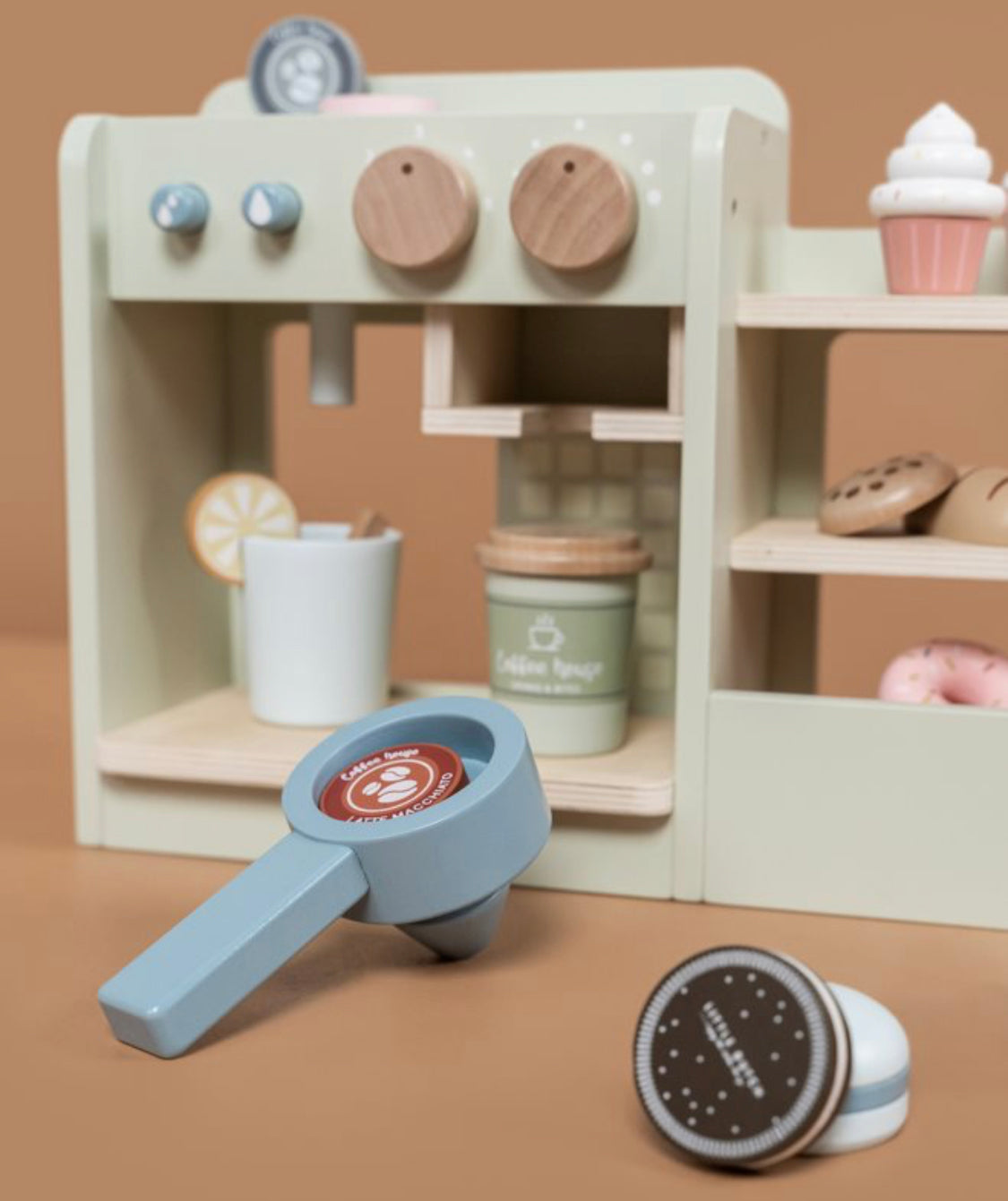 Children can make tea and coffee with the Little Dutch Coffee Corner