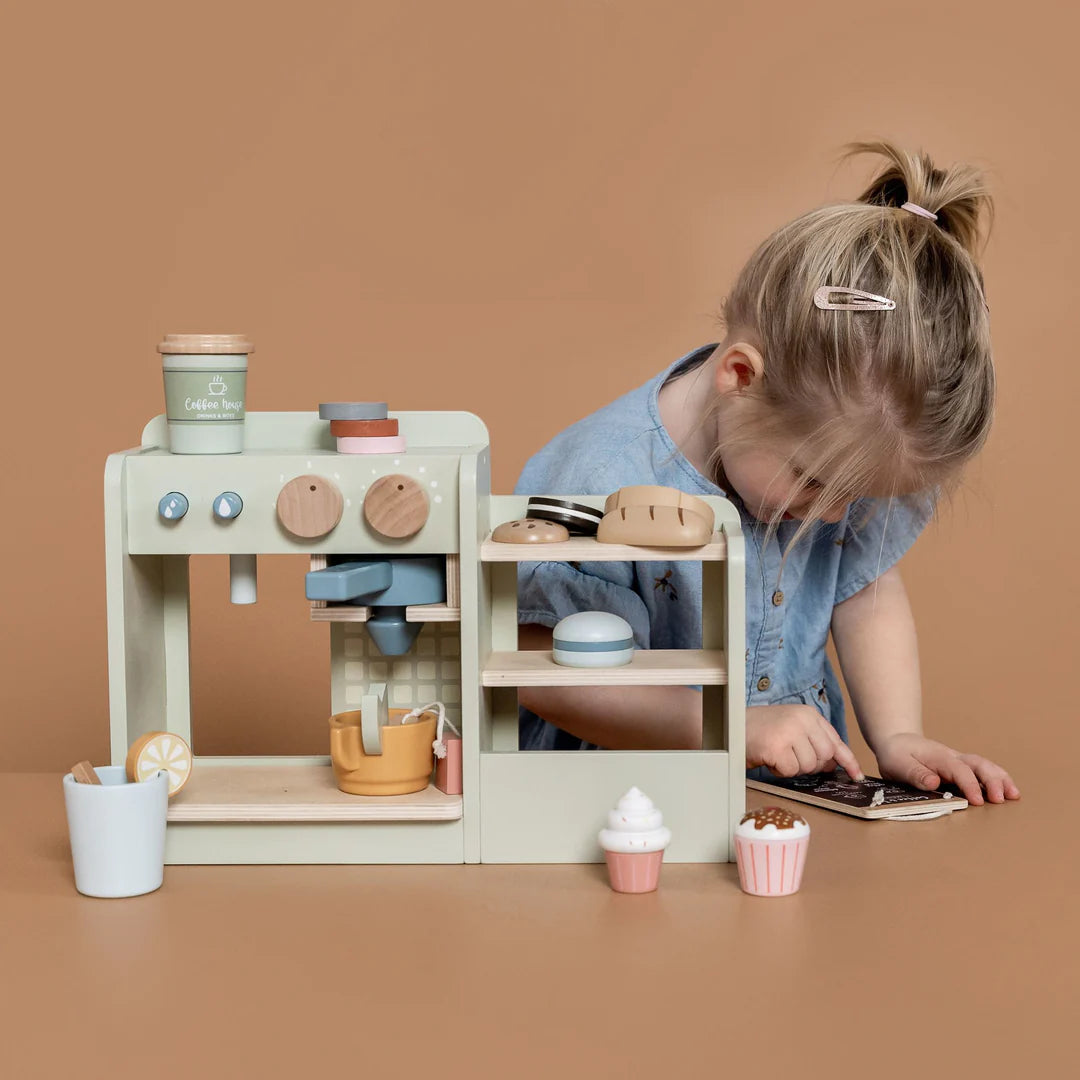 The Little Dutch Coffee Shop offers lots of imaginative and developmental play from taking orders, to serving drinks and cakes