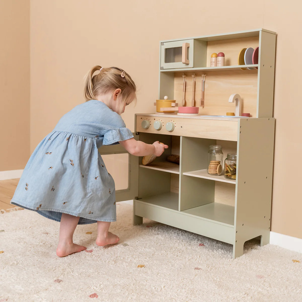 The Little Dutch Play Kitchen has an opening oven door which is also handy for storing play food in when not in use